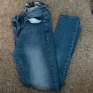 Song, size 9, skinny jeans